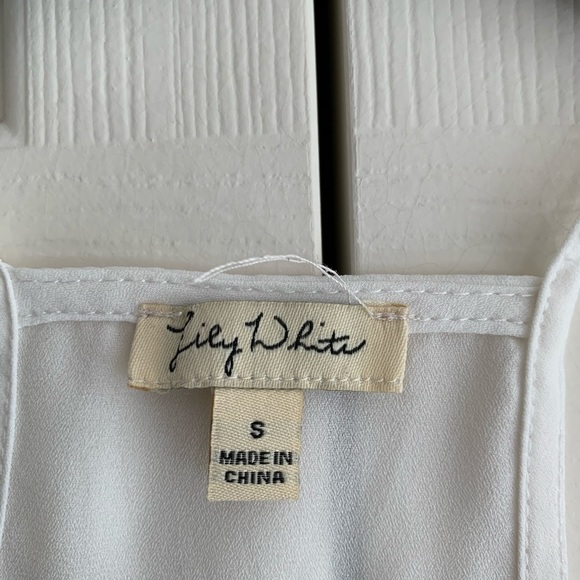 White Tank - Picture 4 of 4